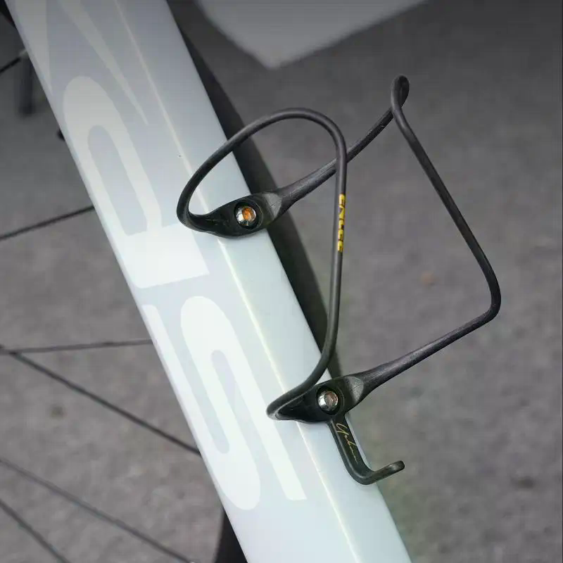 حامل زجاجة ماء للدراجات مصنوع  - مراجعة Cycling Gear Holder وسعره